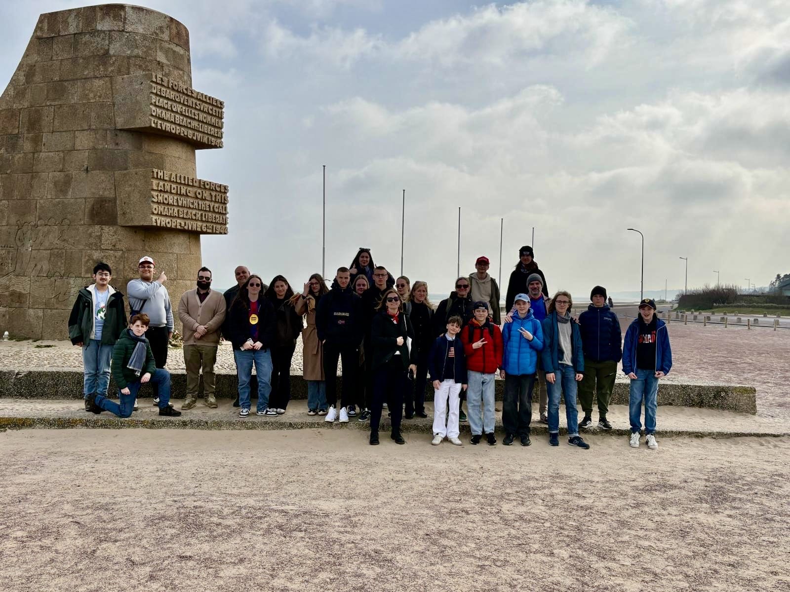Projet MUEAH – Mémoires Unies, élèves IS33 en voyage pédagogique en Normandie et Pologne