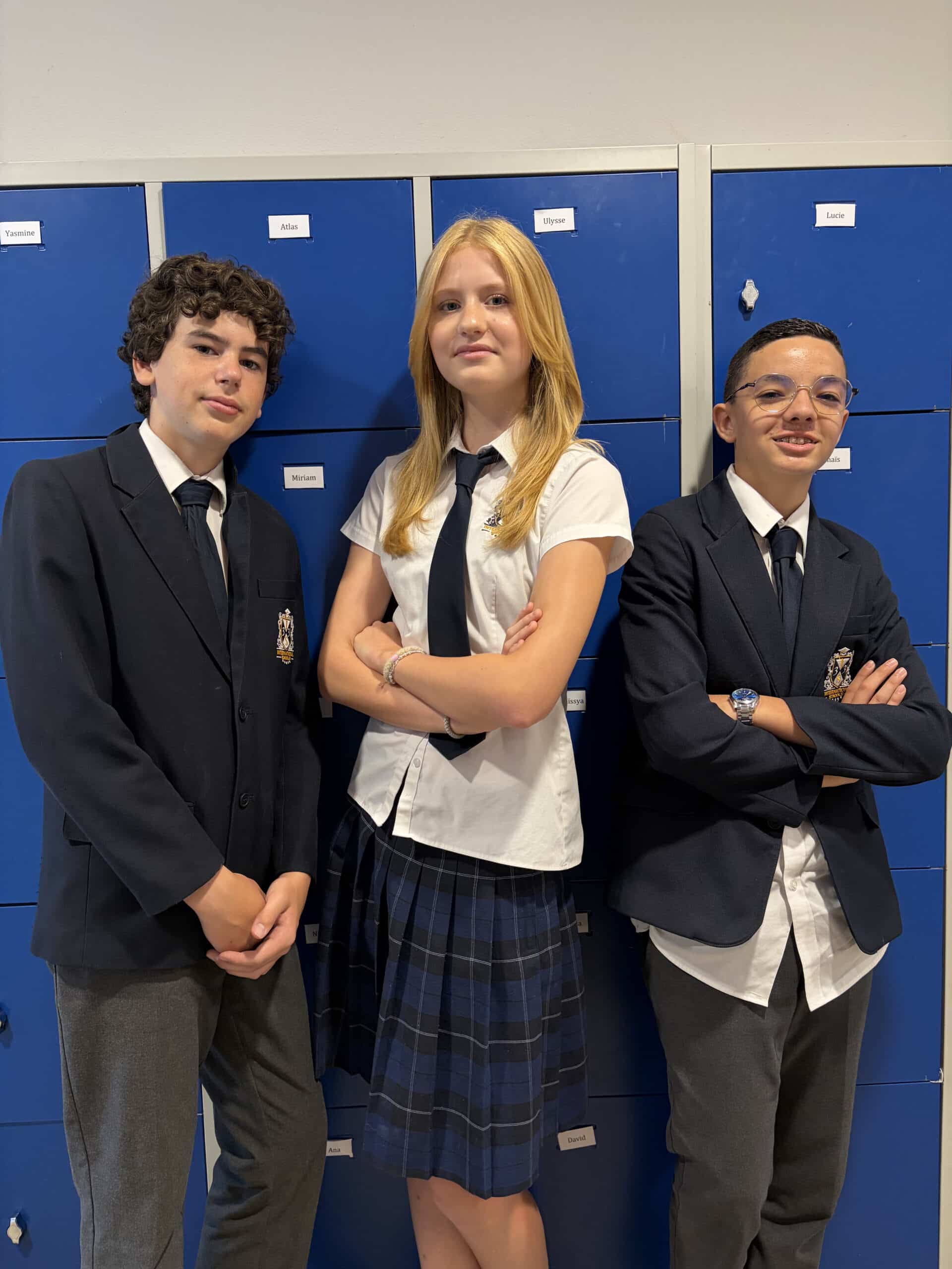 Élève accompagné individuellement par son enseignante à International School 33